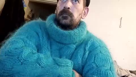 Snapshot of sweaterboy666 chatting on January 14, 1:17 pm sweaterboy666 online show from January 14, 1:17 pm