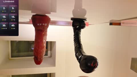Snapshot of sweaty_hairy_cocks chatting on June 7, 10:24 pm sweaty_hairy_cocks online show from June 7, 10:24 pm
