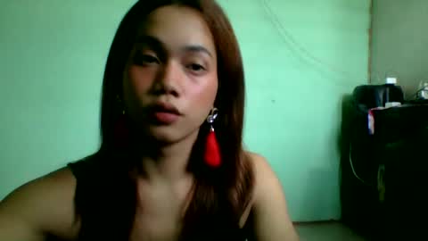 Snapshot of sweatydaniella18 chatting on June 18, 12:00 am sweatydaniella18 online show from June 18, 12:00 am