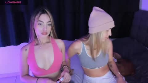 Snapshot of sweeet_temptation chatting on April 26, 4:10 am Mariana online show from April 26, 4:10 am