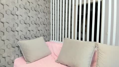 sweeety_peach online show from May 25, 8:42 am