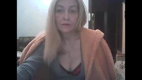 sweet4blonde67 online show from December 13, 5:10 pm
