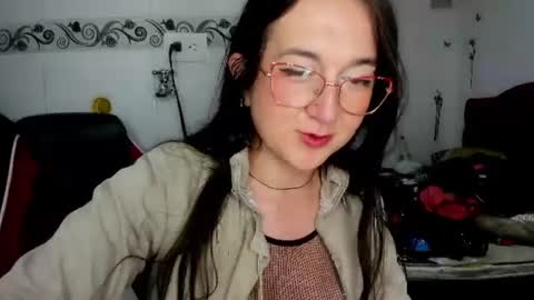 Snapshot of sweet__suck69bitch chatting on June 29, 4:52 am sweet__suck69bitch online show from June 29, 4:52 am