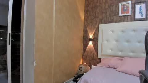 Snapshot of sweet__vanessa1 chatting on May 15, 11:34 pm Vanessa online show from May 15, 11:34 pm