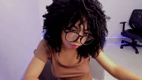 Snapshot of sweet_anie_04 chatting on January 17, 5:42 am Anie online show from January 17, 5:42 am