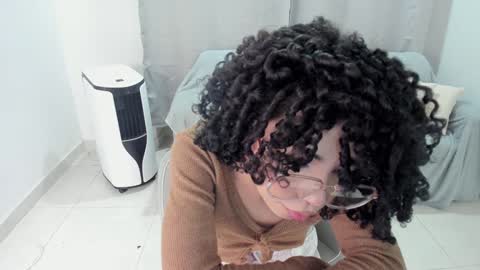 Snapshot of sweet_anie_04 chatting on February 1, 4:35 am Anie online show from February 1, 4:35 am