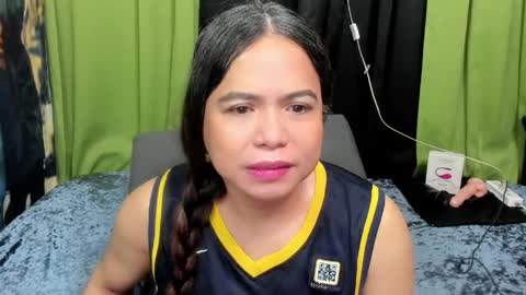 Snapshot of sweet_asiants_4u chatting on April 28, 12:42 am izza izzasweet online show from April 28, 12:42 am