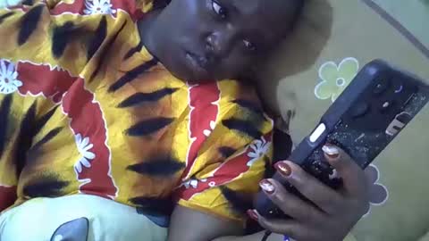 Snapshot of sweet_bela1 chatting on September 9, 7:41 am Queen online show from September 9, 7:41 am