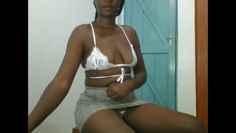 Snapshot of sweet_blackberry93 chatting on January 7, 3:46 am bella online show from January 7, 3:46 am