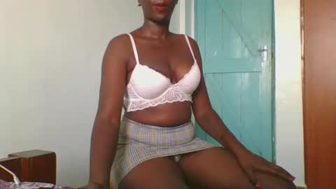 Snapshot of sweet_blackberry93 chatting on January 12, 10:45 am bella online show from January 12, 10:45 am