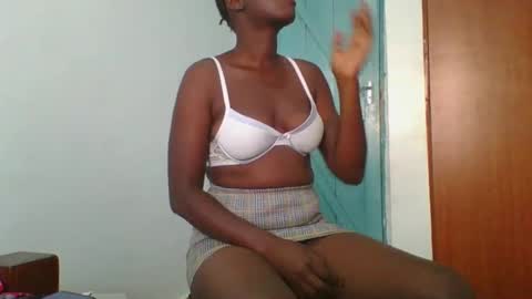 Snapshot of sweet_blackberry93 chatting on January 31, 4:14 am bella online show from January 31, 4:14 am