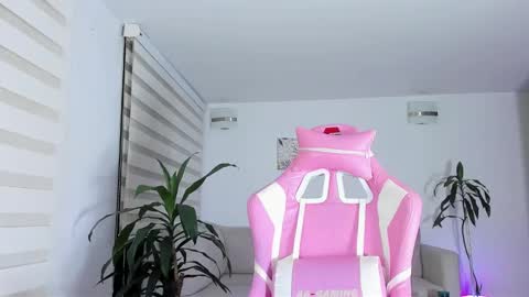 sweet_brunette88 online show from March 11, 3:05 am