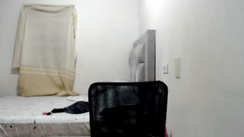 Snapshot of sweet_bunnyxx chatting on October 25, 4:09 am dulce online show from October 25, 4:09 am