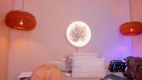 Snapshot of sweet_celeste05 chatting on June 1, 11:01 am Sweet celeste05 online show from June 1, 11:01 am