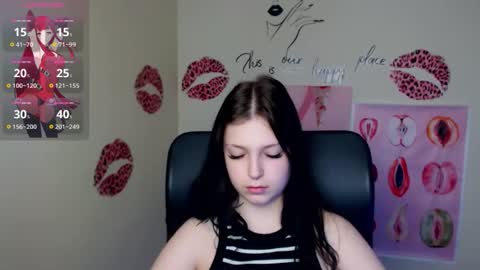Snapshot of sweet_cherryg chatting on April 22, 6:27 am Ivy online show from April 22, 6:27 am