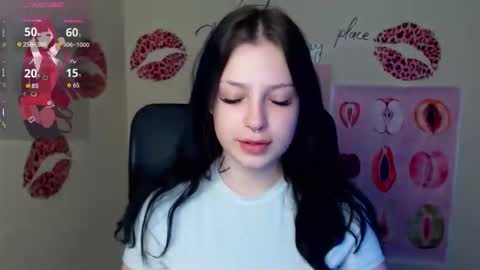Snapshot of sweet_cherryg chatting on April 26, 6:22 am Ivy online show from April 26, 6:22 am