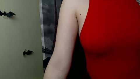 Snapshot of sweet_cherryg chatting on May 29, 12:14 pm Ivy online show from May 29, 12:14 pm