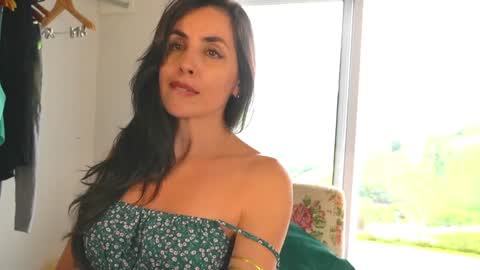 Snapshot of sweet_chilli_ chatting on January 2, 3:40 pm Bruna - Live on December - My wishlist online show from January 2, 3:40 pm