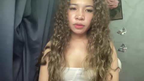 Snapshot of sweet_daisy04 chatting on December 21, 6:59 pm Daisy online show from December 21, 6:59 pm