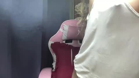 Snapshot of sweet_daisy04 chatting on January 12, 9:53 pm Daisy online show from January 12, 9:53 pm