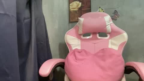 Snapshot of sweet_daisy04 chatting on February 18, 1:29 pm Daisy online show from February 18, 1:29 pm