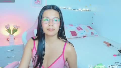sweet_dania_ online show from September 14, 7:29 am