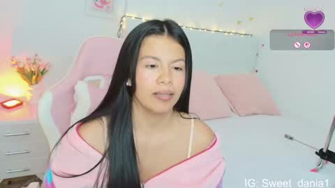 sweet_dania_ online show from September 21, 3:52 am