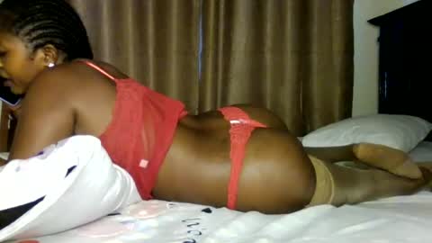 Snapshot of sweet_ebony001 chatting on July 27, 6:20 am sweet_ebony001 online show from July 27, 6:20 am