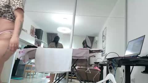 Snapshot of sweet_ella chatting on June 18, 5:41 am online show from June 18, 5:41 am