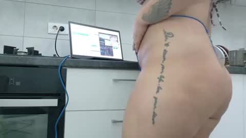 Snapshot of sweet_ella chatting on July 22, 6:27 am online show from July 22, 6:27 am