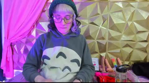 Snapshot of sweet_emmili chatting on December 14, 3:15 pm emmili online show from December 14, 3:15 pm