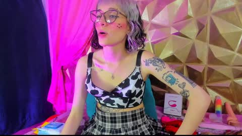 Snapshot of sweet_emmili chatting on January 12, 3:14 pm emmili online show from January 12, 3:14 pm