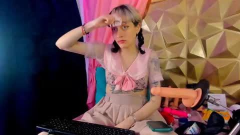 Snapshot of sweet_emmili chatting on October 1, 12:22 pm emmili online show from October 1, 12:22 pm
