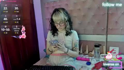  emmili  online show from March 4, 12:11 pm