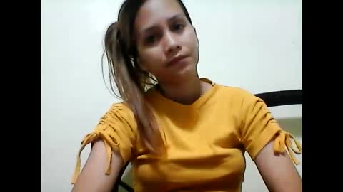 Snapshot of sweet_girlyxx chatting on December 18, 12:18 pm girly online show from December 18, 12:18 pm