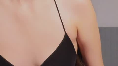 Snapshot of sweet_haeven chatting on July 24, 9:24 pm Im Mia.LOVELY PATTERNS 100 120 160 200 my toy buzzes from 2 tip online show from July 24, 9:24 pm
