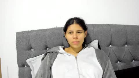 Snapshot of sweet_hann chatting on January 2, 2:43 am Hanna online show from January 2, 2:43 am