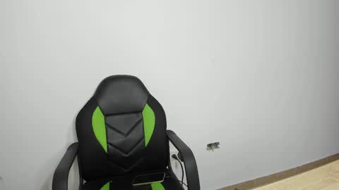 Snapshot of sweet_hann chatting on February 15, 10:10 pm Hanna online show from February 15, 10:10 pm