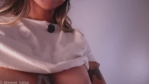 Snapshot of sweet_kalisa chatting on April 15, 1:01 am Call me Kali online show from April 15, 1:01 am