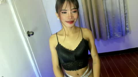 Snapshot of sweet_kyliexx chatting on June 12, 6:01 am sweet_kyliexx online show from June 12, 6:01 am