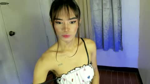 Snapshot of sweet_kyliexx chatting on June 15, 5:20 am sweet_kyliexx online show from June 15, 5:20 am