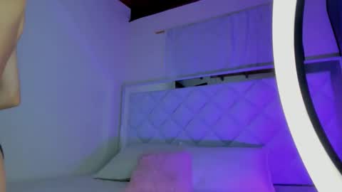 Snapshot of sweet_latiinas chatting on October 29, 9:49 pm Kathe and Scarlett online show from October 29, 9:49 pm