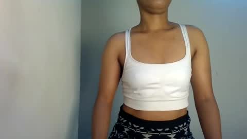 Snapshot of sweet_likey chatting on July 6, 3:47 am sweet likey online show from July 6, 3:47 am