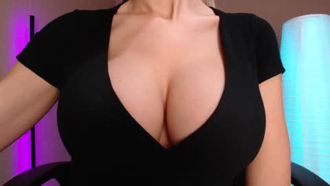 Jen online show from November 27, 7:21 am