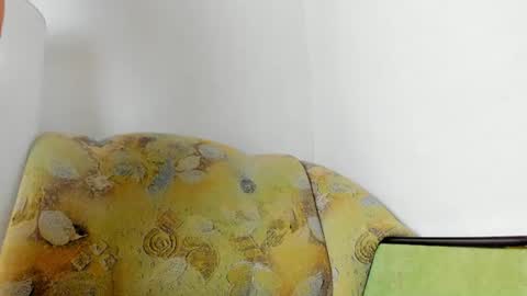 Snapshot of sweet_lil_thing chatting on June 23, 8:12 am Jen online show from June 23, 8:12 am