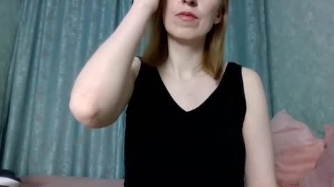 sweet_lilbunny online show from February 23, 5:21 pm