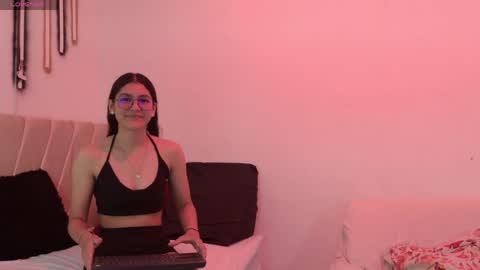 Snapshot of sweet_litle_ chatting on May 2, 12:32 pm Mia online show from May 2, 12:32 pm