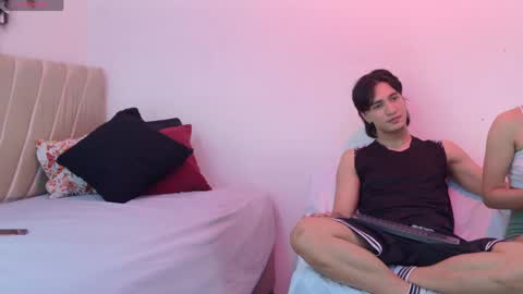 Snapshot of sweet_litle_ chatting on May 11, 12:00 pm Mia online show from May 11, 12:00 pm