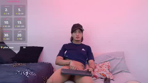 Snapshot of sweet_litle_ chatting on May 25, 12:00 pm Mia online show from May 25, 12:00 pm
