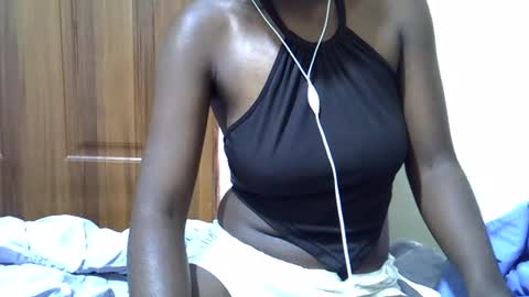 Snapshot of sweet_lma chatting on June 16, 11:13 am sweet_lma online show from June 16, 11:13 am